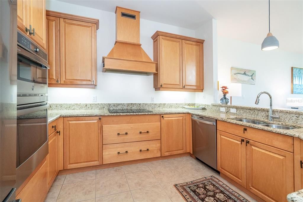 For Sale: $550,000 (2 beds, 2 baths, 1682 Square Feet)