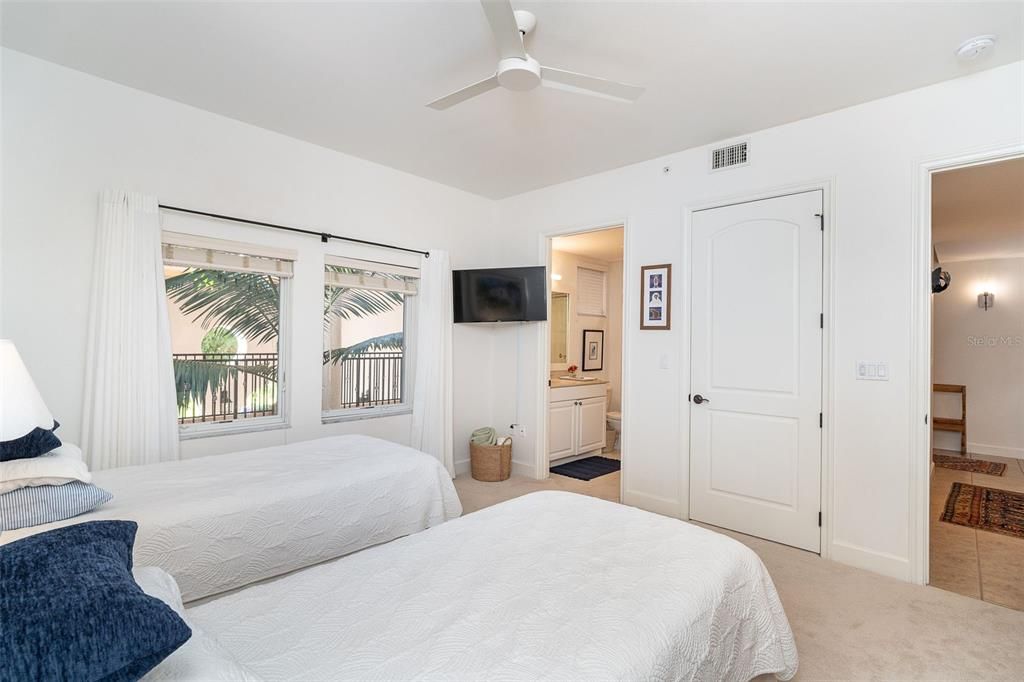 For Sale: $550,000 (2 beds, 2 baths, 1682 Square Feet)