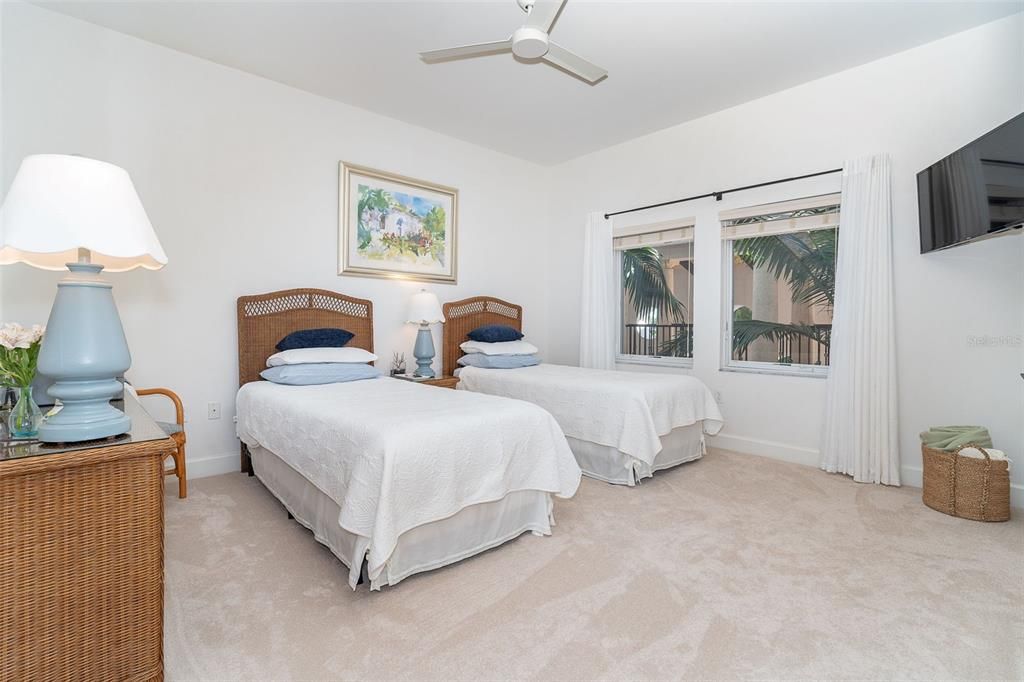 For Sale: $550,000 (2 beds, 2 baths, 1682 Square Feet)