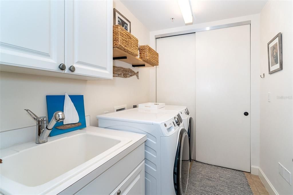 For Sale: $550,000 (2 beds, 2 baths, 1682 Square Feet)