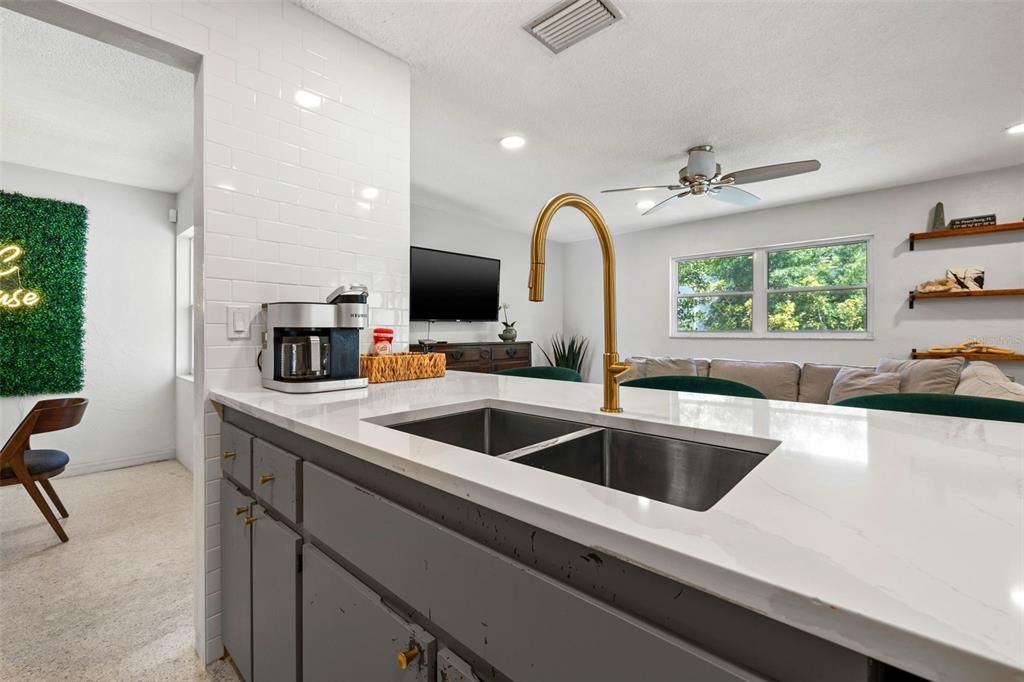 В аренду: $3,200 (3 спален, 2 ванн, 1379 Квадратных фут)