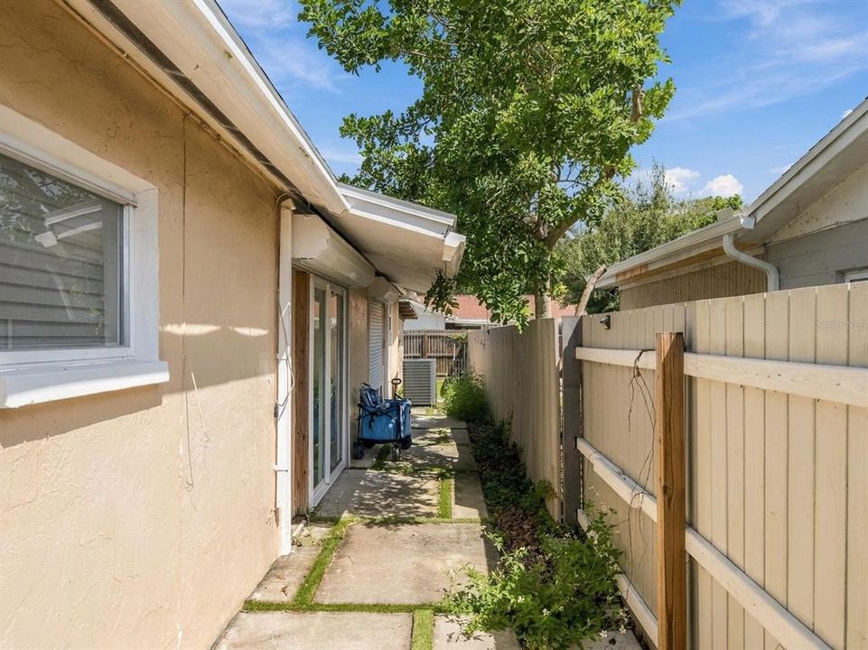 На продажу: $350,000 (3 спален, 2 ванн, 1038 Квадратных фут)