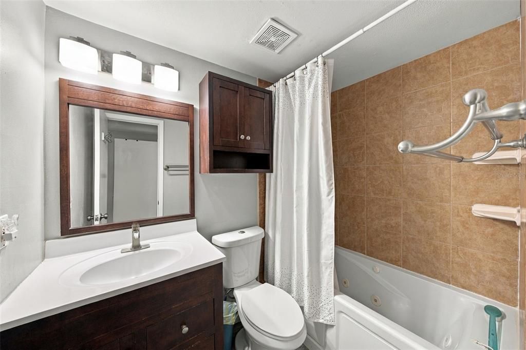 На продажу: $359,900 (3 спален, 2 ванн, 1139 Квадратных фут)