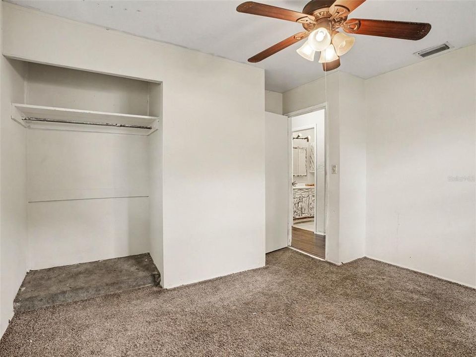 For Sale: $239,000 (5 beds, 2 baths, 1748 Square Feet)