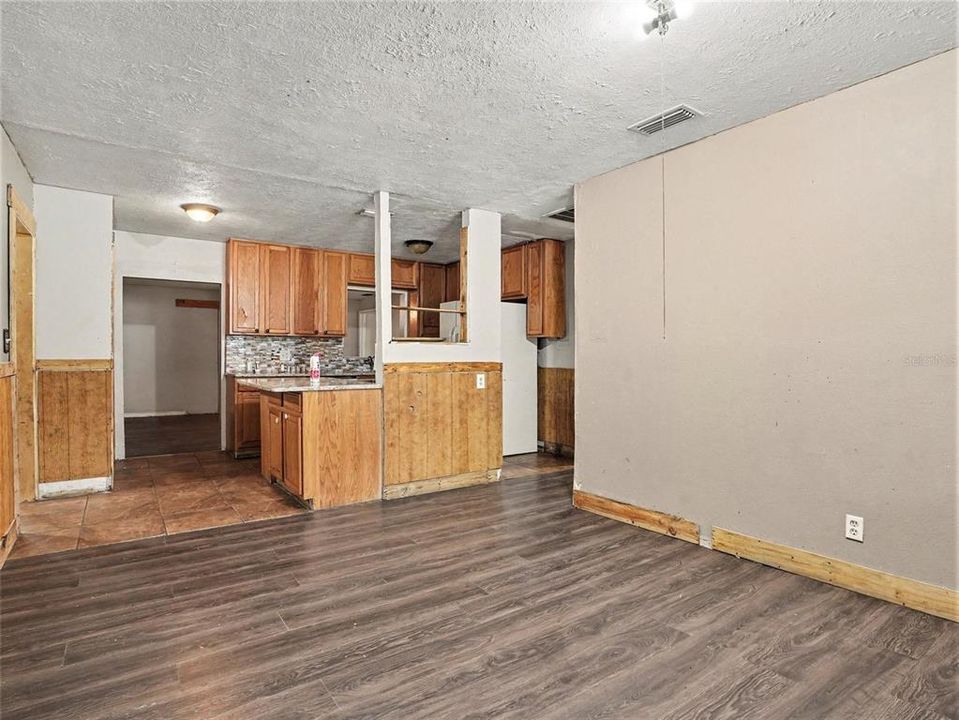 For Sale: $239,000 (5 beds, 2 baths, 1748 Square Feet)