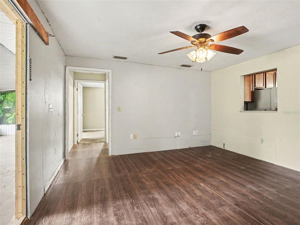 For Sale: $239,000 (5 beds, 2 baths, 1748 Square Feet)