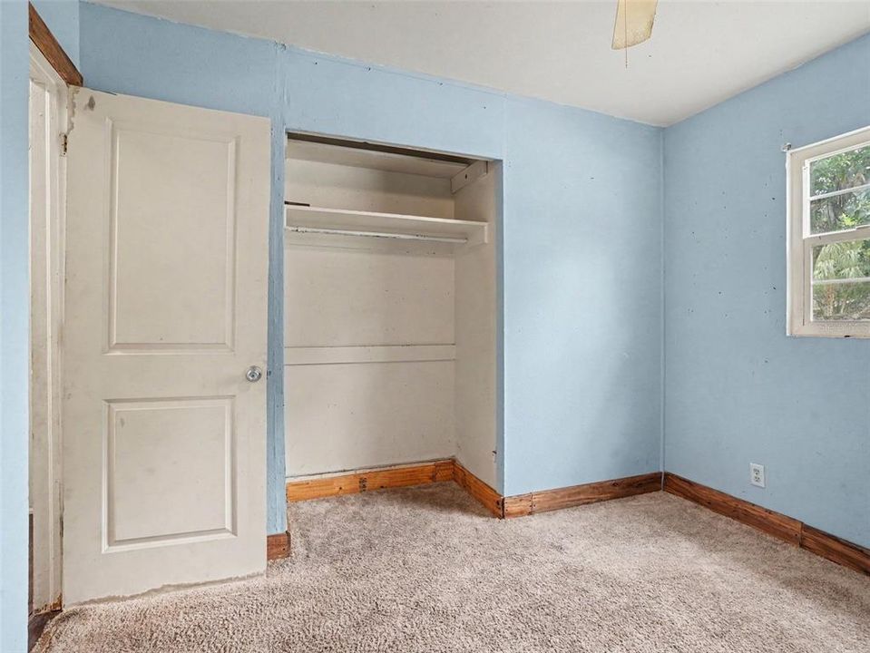 For Sale: $239,000 (5 beds, 2 baths, 1748 Square Feet)