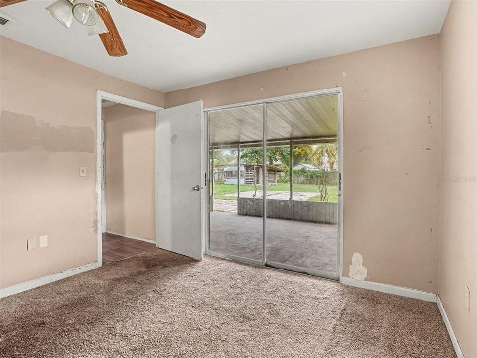 For Sale: $239,000 (5 beds, 2 baths, 1748 Square Feet)
