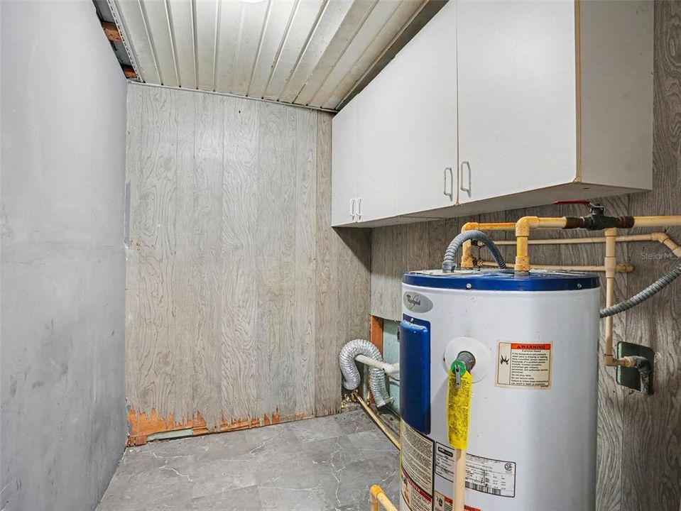 For Sale: $239,000 (5 beds, 2 baths, 1748 Square Feet)
