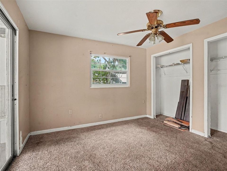 For Sale: $239,000 (5 beds, 2 baths, 1748 Square Feet)