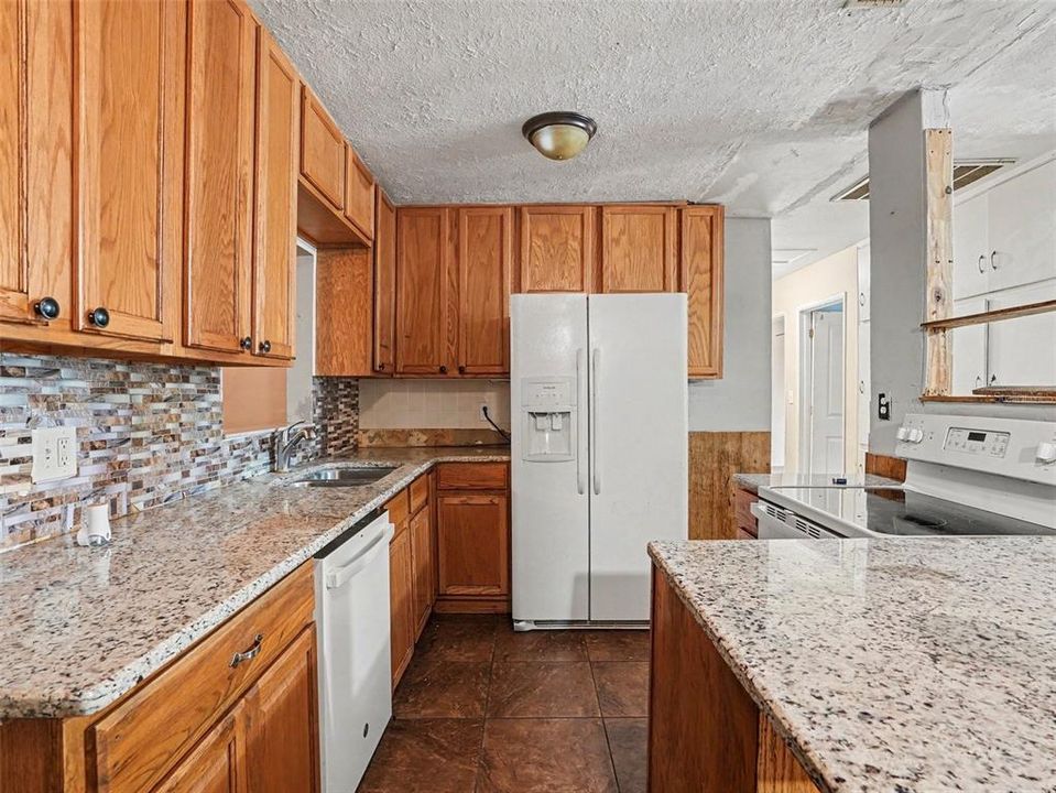 For Sale: $239,000 (5 beds, 2 baths, 1748 Square Feet)