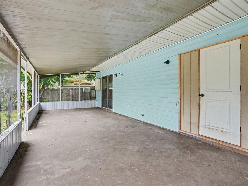 For Sale: $239,000 (5 beds, 2 baths, 1748 Square Feet)