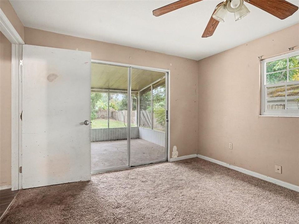 For Sale: $239,000 (5 beds, 2 baths, 1748 Square Feet)