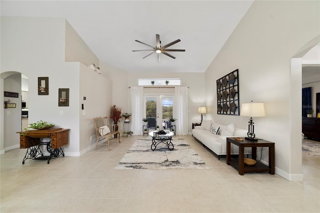 Activo con contrato: $699,990 (4 camas, 3 baños, 2700 Pies cuadrados)