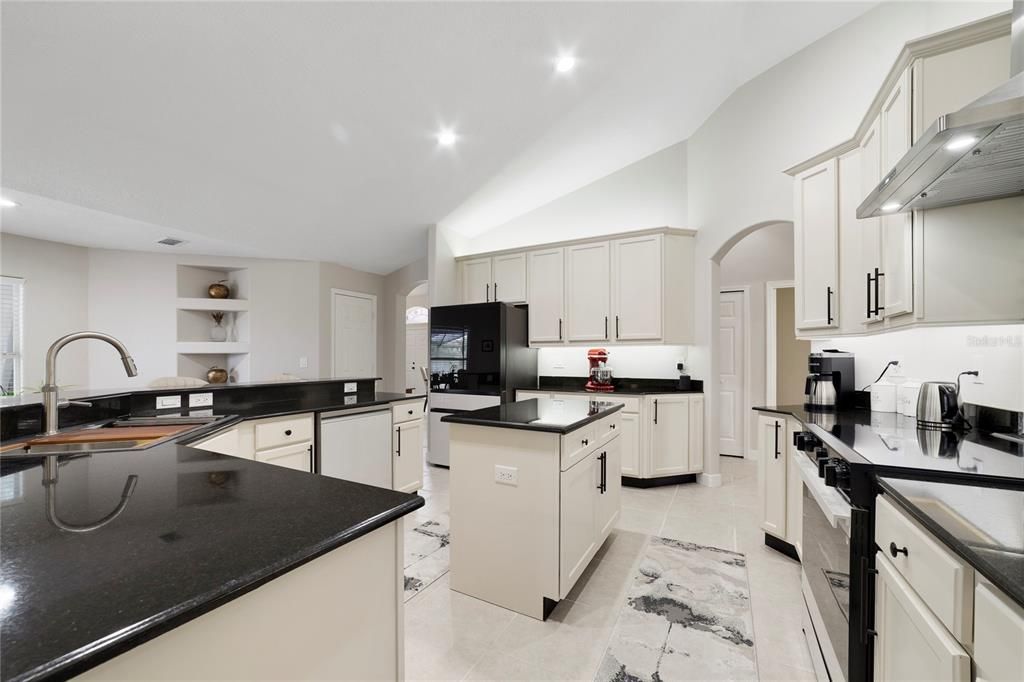 Activo con contrato: $699,990 (4 camas, 3 baños, 2700 Pies cuadrados)