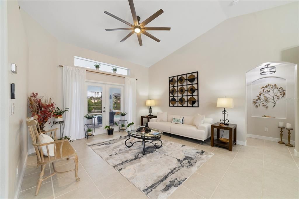 Activo con contrato: $699,990 (4 camas, 3 baños, 2700 Pies cuadrados)