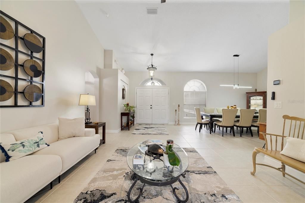 Activo con contrato: $699,990 (4 camas, 3 baños, 2700 Pies cuadrados)