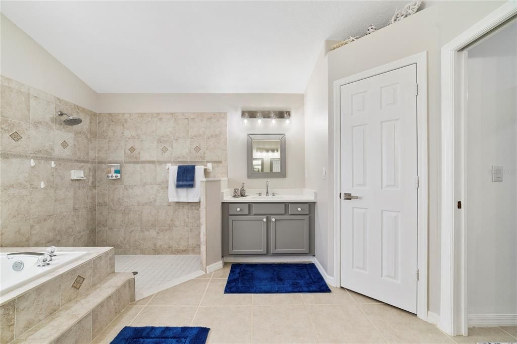 Activo con contrato: $699,990 (4 camas, 3 baños, 2700 Pies cuadrados)