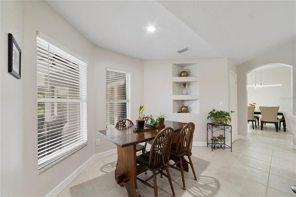 Activo con contrato: $699,990 (4 camas, 3 baños, 2700 Pies cuadrados)
