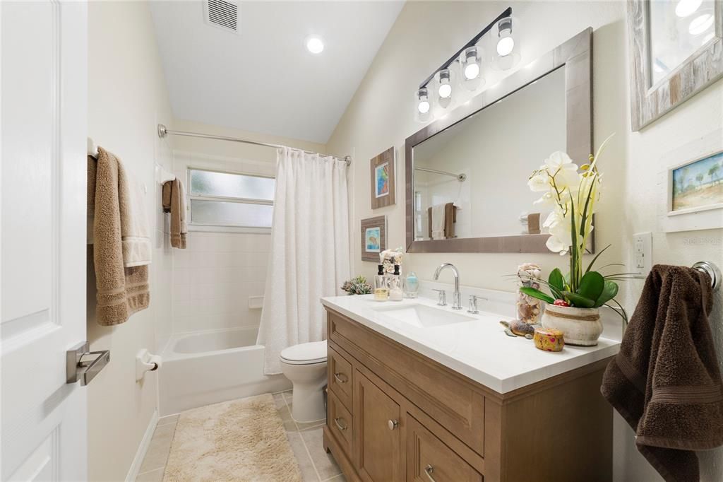 Activo con contrato: $699,990 (4 camas, 3 baños, 2700 Pies cuadrados)