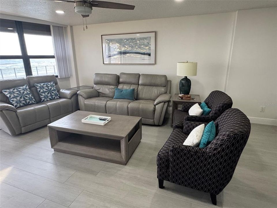 For Sale: $550,000 (2 beds, 2 baths, 1214 Square Feet)