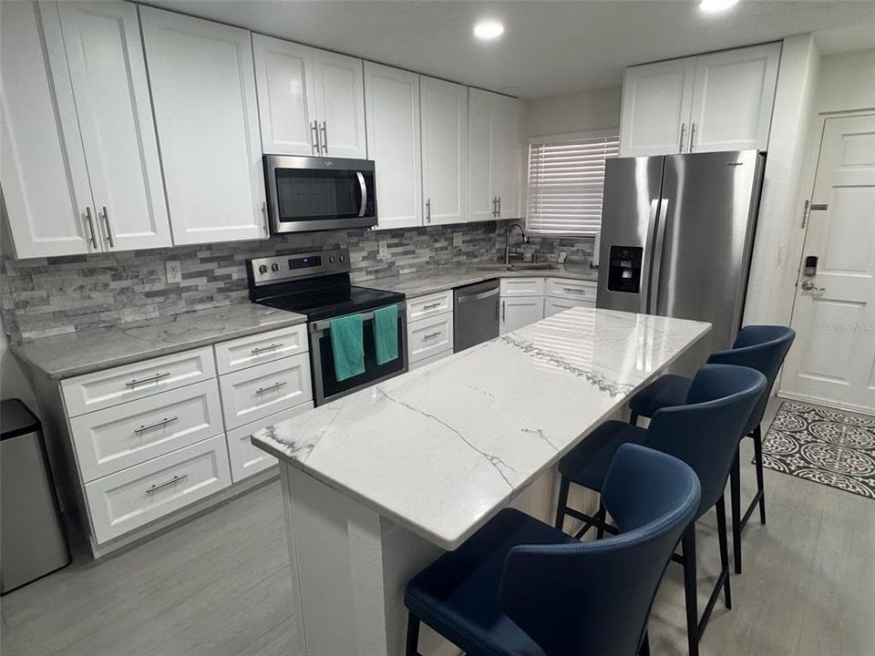 For Sale: $550,000 (2 beds, 2 baths, 1214 Square Feet)