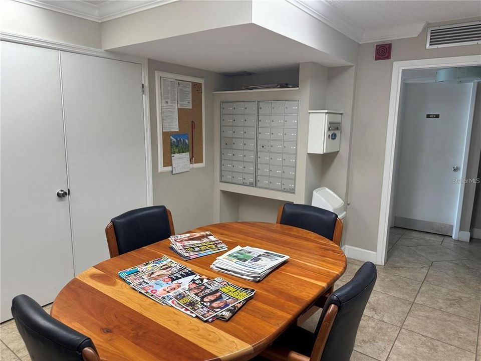 For Sale: $550,000 (2 beds, 2 baths, 1214 Square Feet)