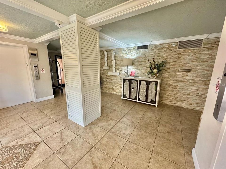 For Sale: $550,000 (2 beds, 2 baths, 1214 Square Feet)
