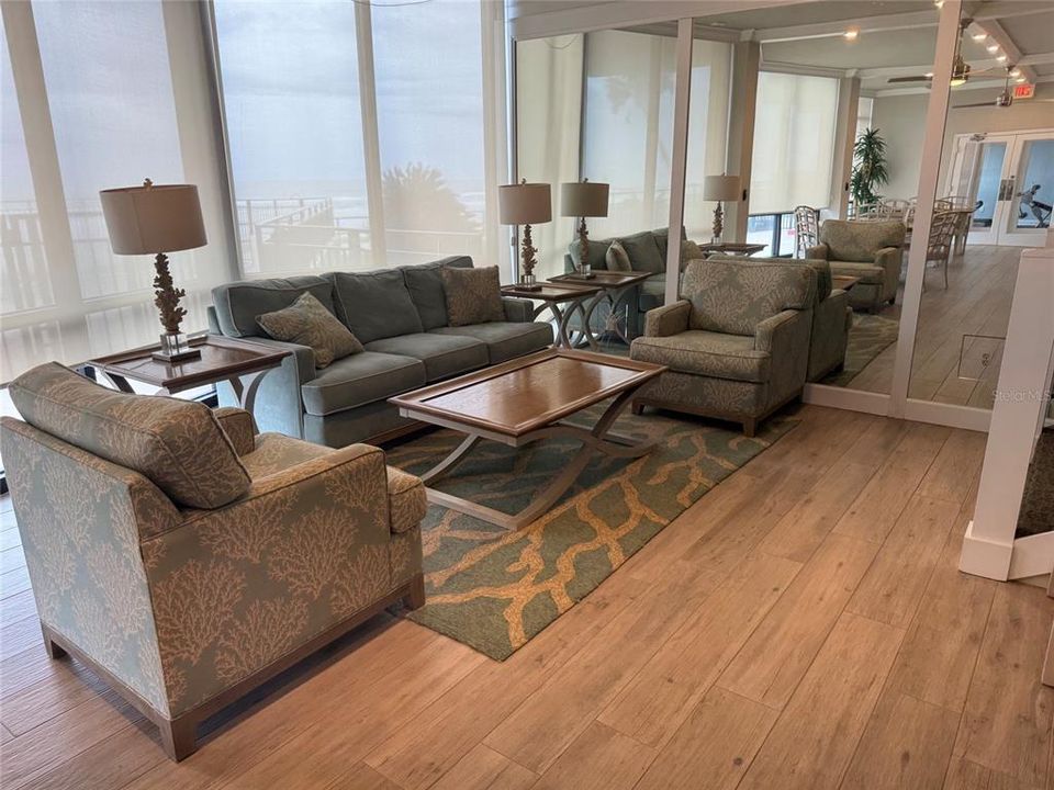 For Sale: $550,000 (2 beds, 2 baths, 1214 Square Feet)