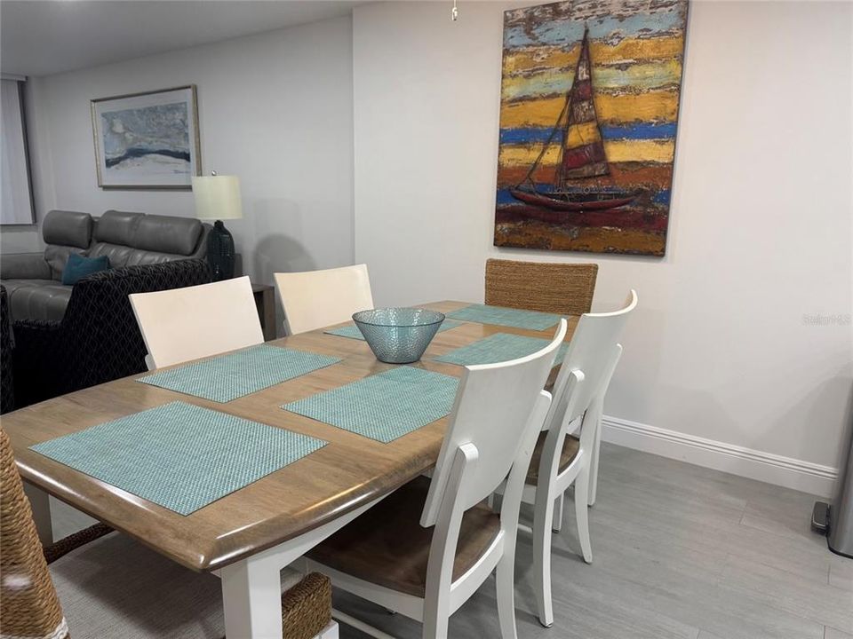 For Sale: $550,000 (2 beds, 2 baths, 1214 Square Feet)