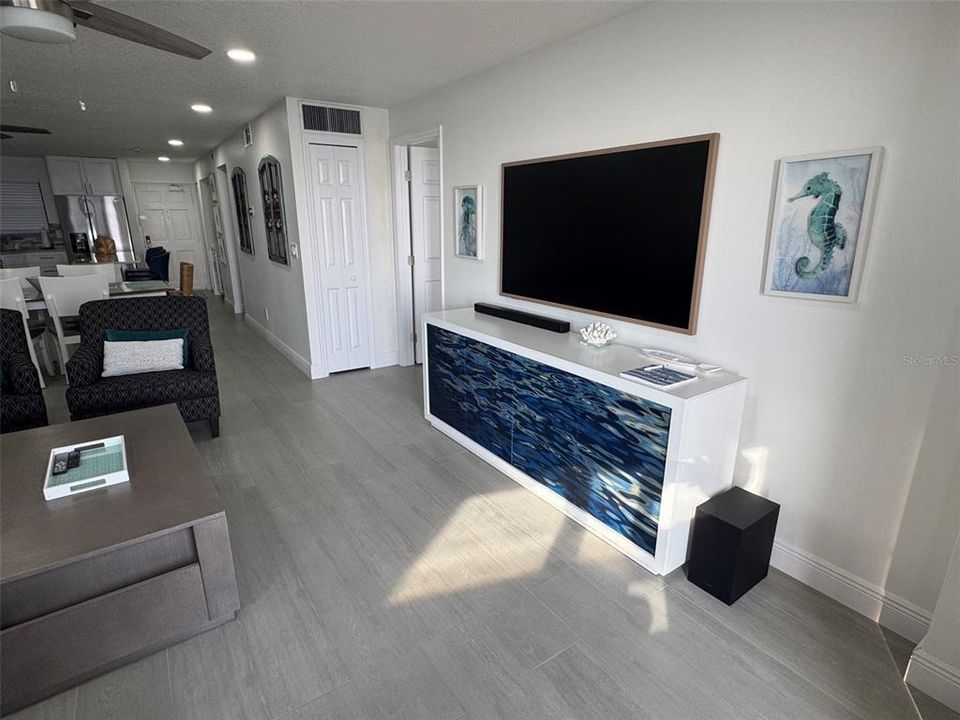 For Sale: $550,000 (2 beds, 2 baths, 1214 Square Feet)