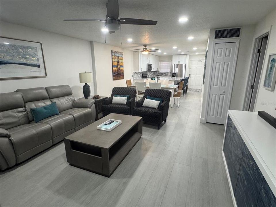 For Sale: $550,000 (2 beds, 2 baths, 1214 Square Feet)