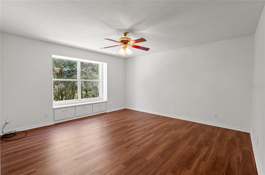 Activo con contrato: $395,000 (3 camas, 2 baños, 1424 Pies cuadrados)