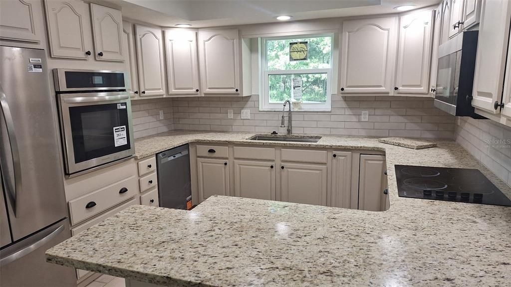 Activo con contrato: $395,000 (3 camas, 2 baños, 1424 Pies cuadrados)