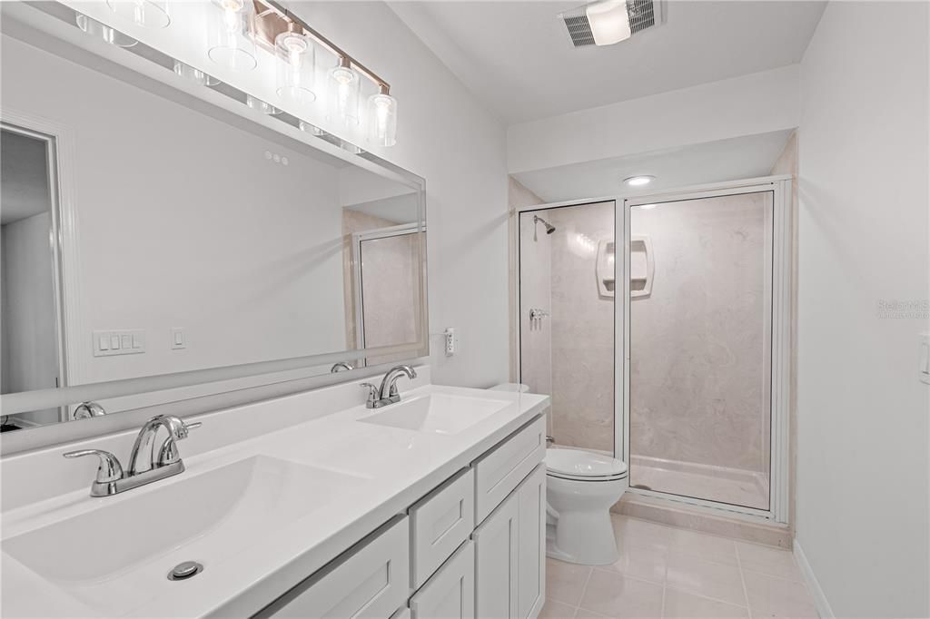 Activo con contrato: $395,000 (3 camas, 2 baños, 1424 Pies cuadrados)