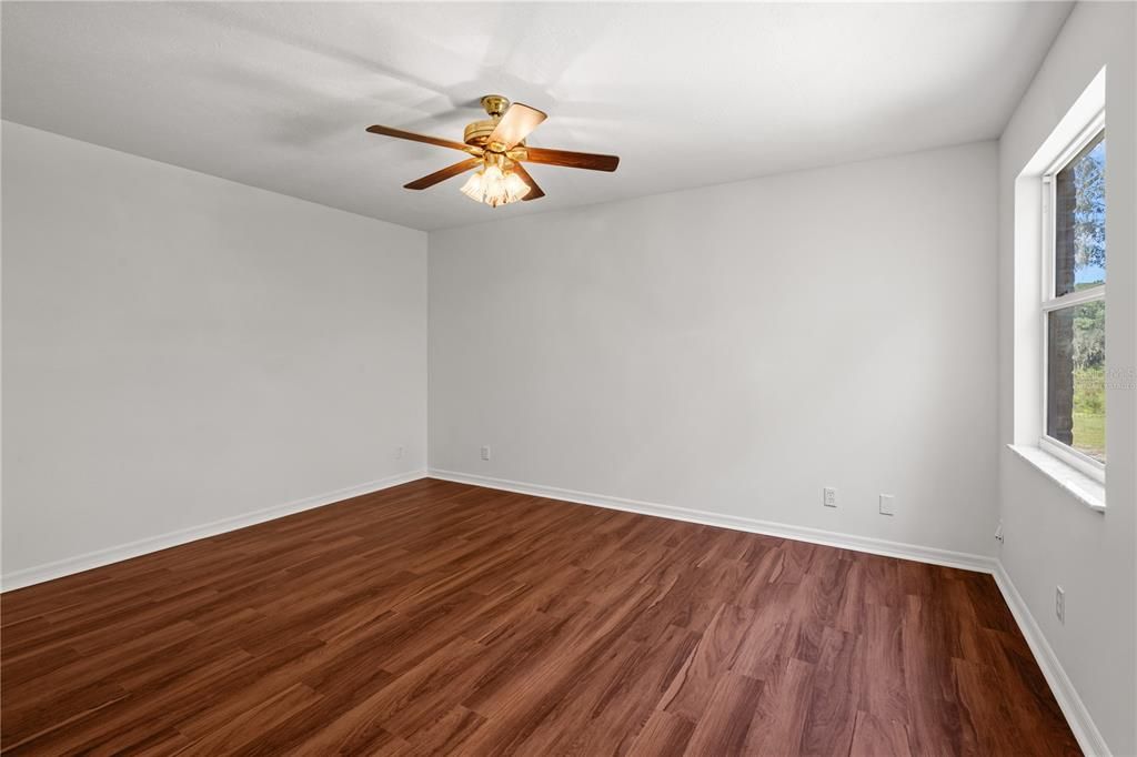 Activo con contrato: $395,000 (3 camas, 2 baños, 1424 Pies cuadrados)