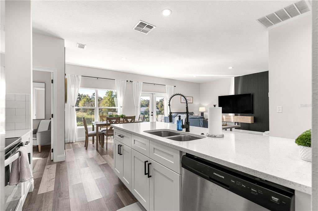 For Sale: $319,000 (4 beds, 2 baths, 1563 Square Feet)