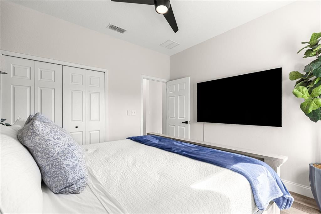 For Sale: $319,000 (4 beds, 2 baths, 1563 Square Feet)