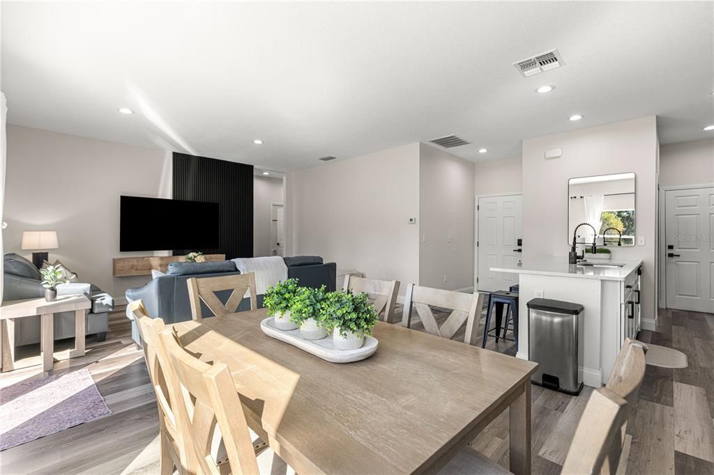 For Sale: $319,000 (4 beds, 2 baths, 1563 Square Feet)