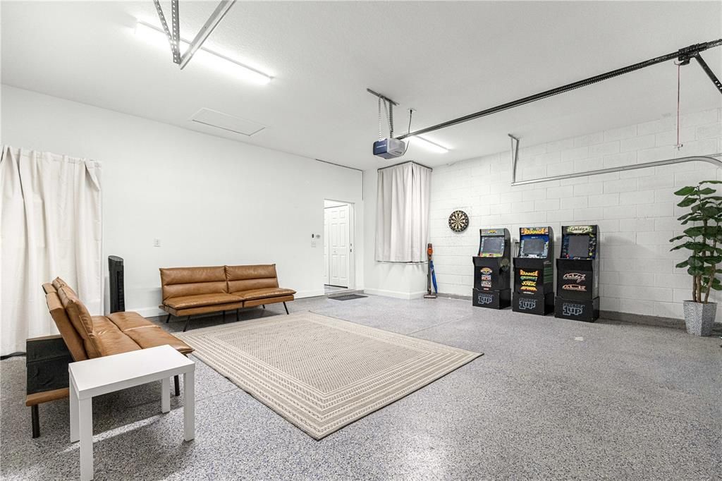 For Sale: $319,000 (4 beds, 2 baths, 1563 Square Feet)