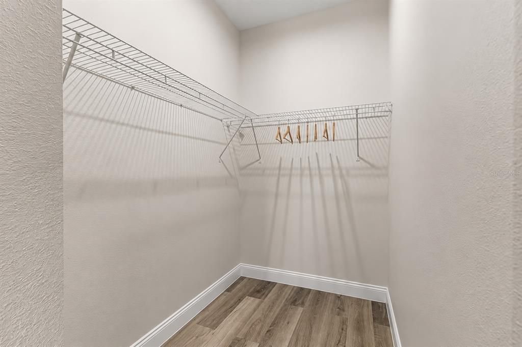 For Sale: $319,000 (4 beds, 2 baths, 1563 Square Feet)