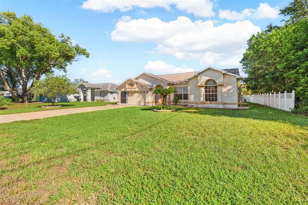 En Venta: $359,999 (3 camas, 2 baños, 1944 Pies cuadrados)