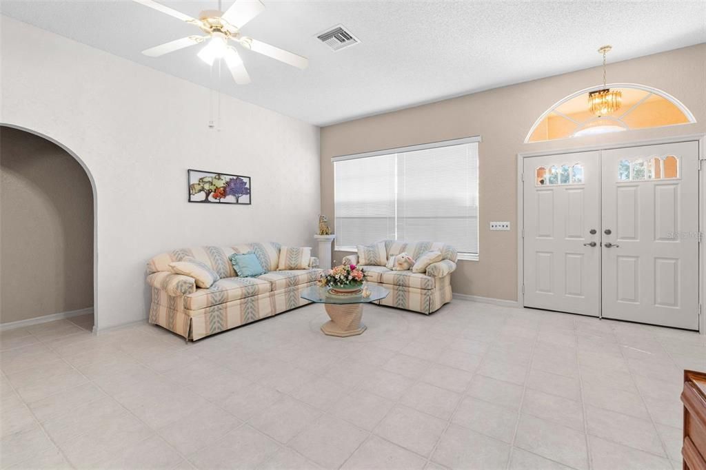 En Venta: $359,999 (3 camas, 2 baños, 1944 Pies cuadrados)