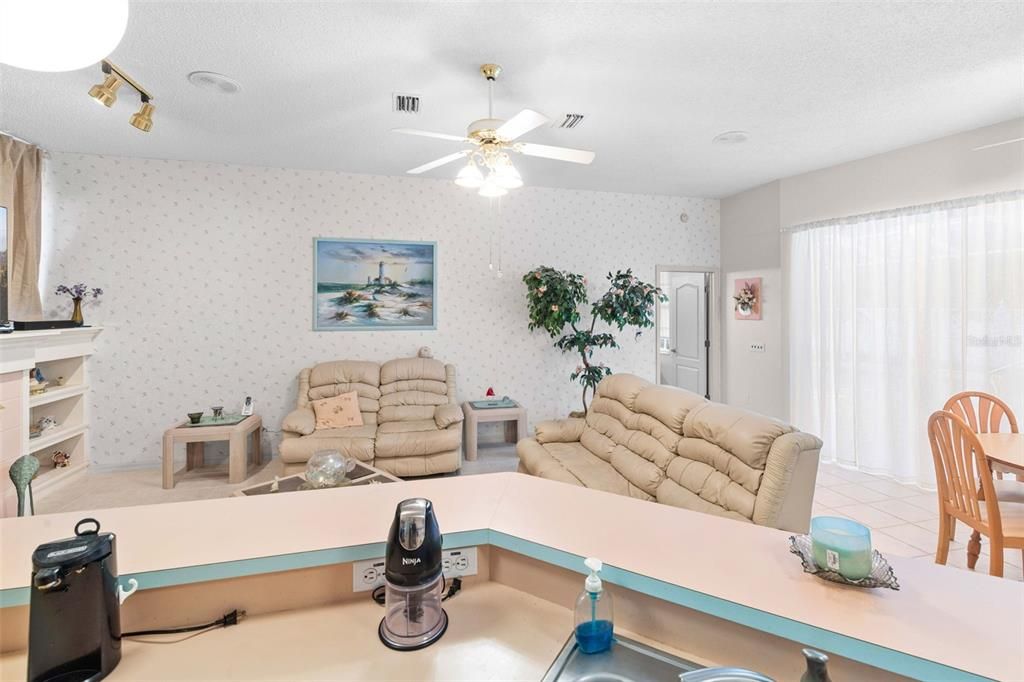En Venta: $359,999 (3 camas, 2 baños, 1944 Pies cuadrados)