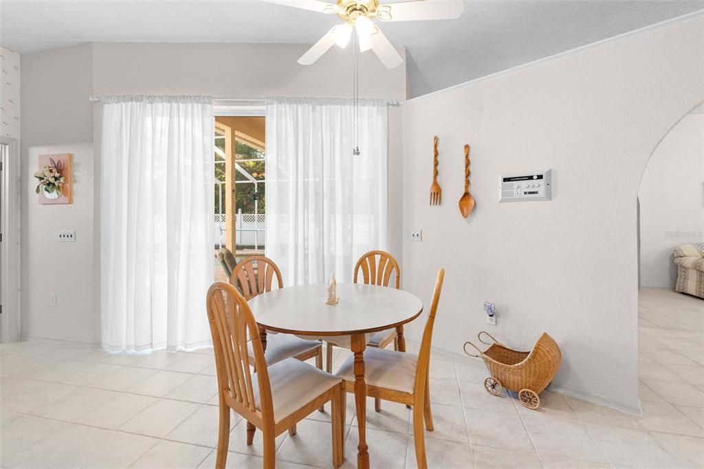 En Venta: $359,999 (3 camas, 2 baños, 1944 Pies cuadrados)