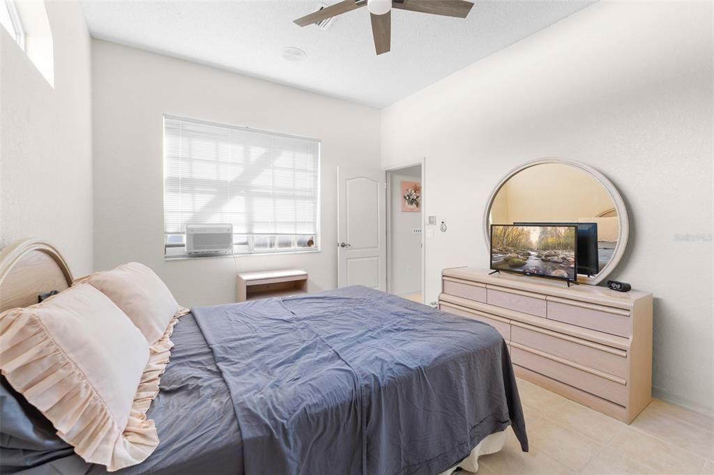 En Venta: $359,999 (3 camas, 2 baños, 1944 Pies cuadrados)