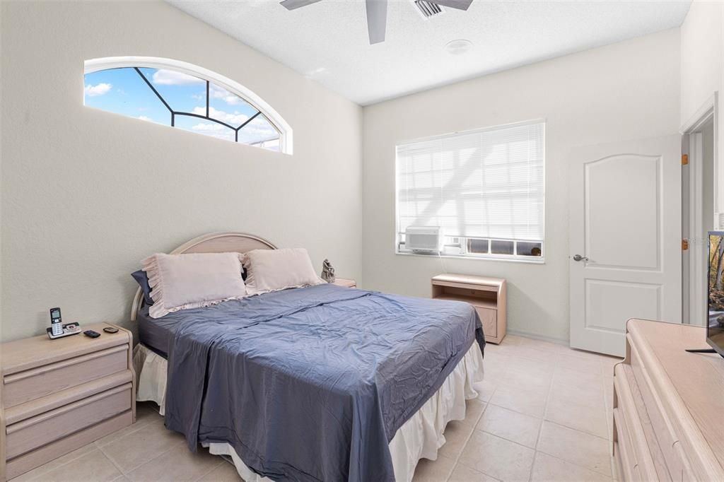 En Venta: $359,999 (3 camas, 2 baños, 1944 Pies cuadrados)