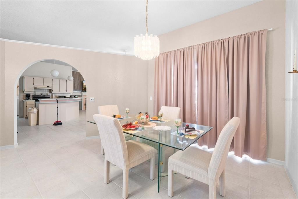 En Venta: $359,999 (3 camas, 2 baños, 1944 Pies cuadrados)