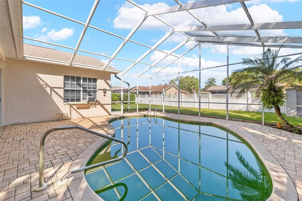 En Venta: $359,999 (3 camas, 2 baños, 1944 Pies cuadrados)