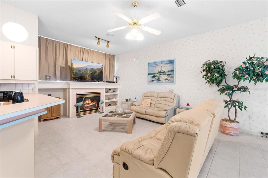 En Venta: $359,999 (3 camas, 2 baños, 1944 Pies cuadrados)